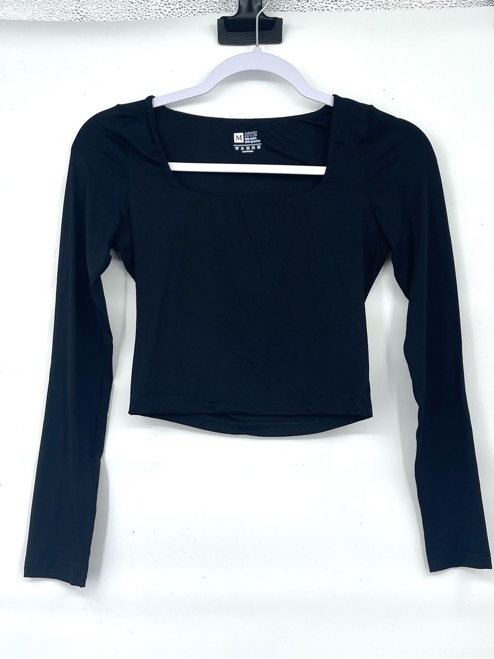 HYZ NWOT black long sleeve cropped smoothing athletic top